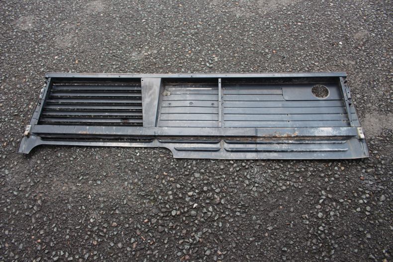 USED FRONT GRILLE U2100-2450