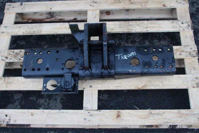 REAR CHASSIS MEMBER & TOP LINK BRACKET