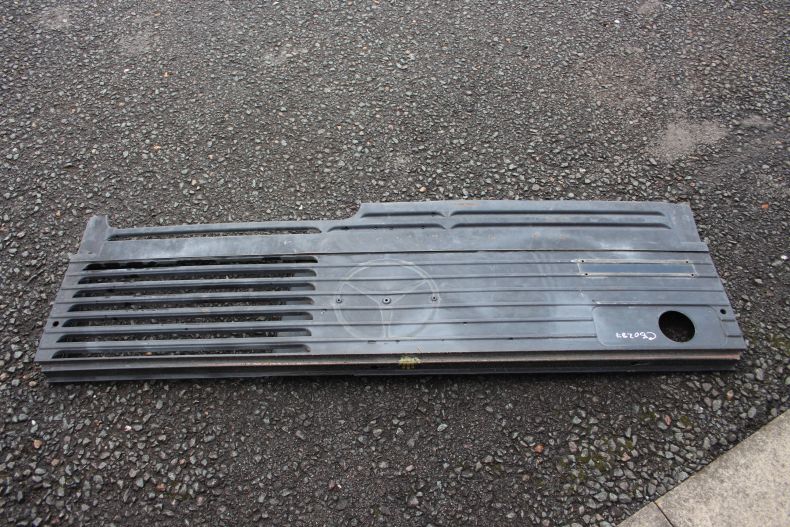 USED FRONT GRILLE U2100-2450