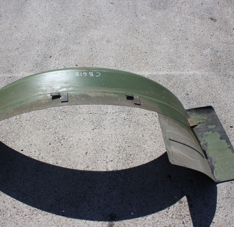 U1300L, 1500, 1700 FRONT O/S MUDGUARD