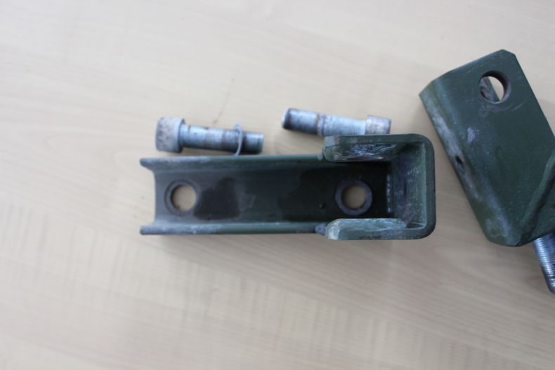 U1300L FRONT MOUNTING BRACKETS