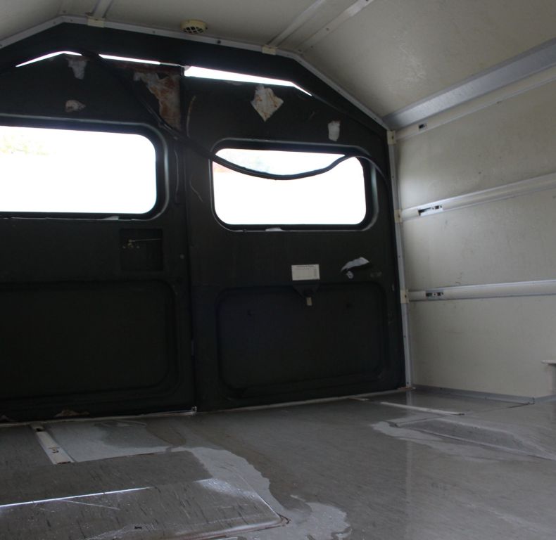 AMBULANCE/CAMPER BODY U1300L