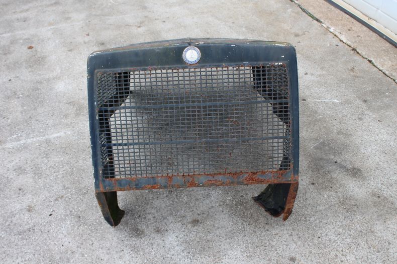 USED MB TRAC 440 800/900 BONNET & GRILLE