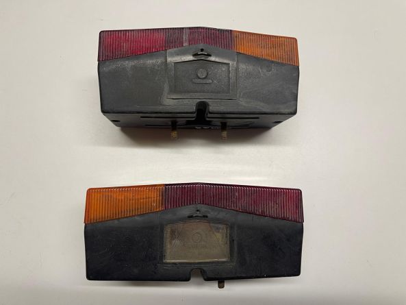 PAIR OF USED REAR LIGHT UNITS 424/427