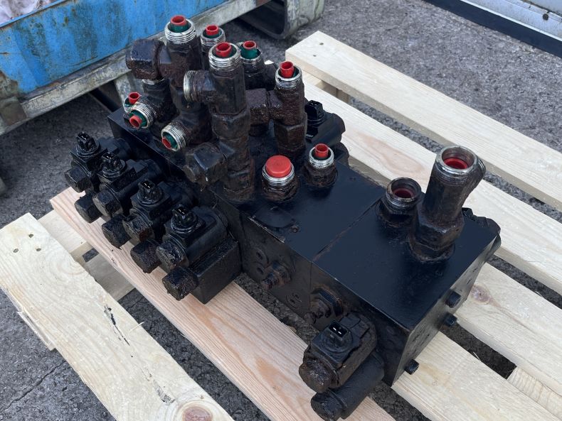 USED SPOOL BLOCK UGN