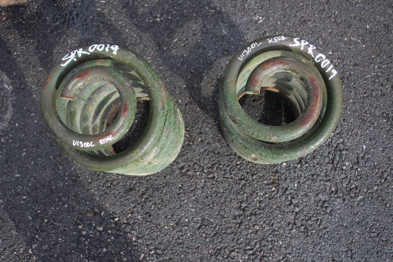 PAIR OF USED REAR SPRINGS U1300L & U1550L