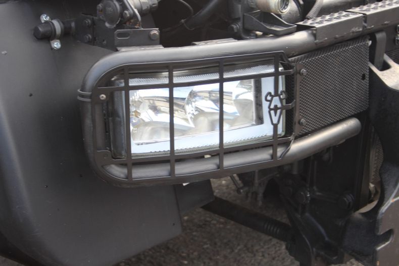 AV U300/400/500 UGN NEW HEADLIGHT GUARDS PAIR