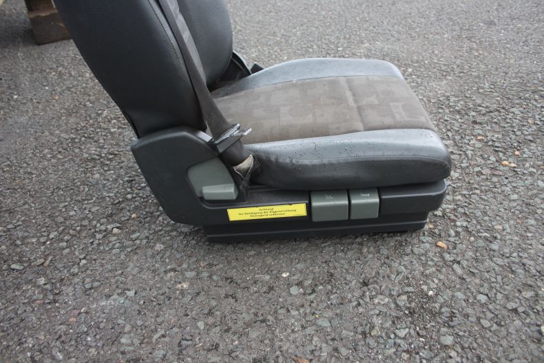 ISRI SUSPENSION SEAT RIGHT HAND