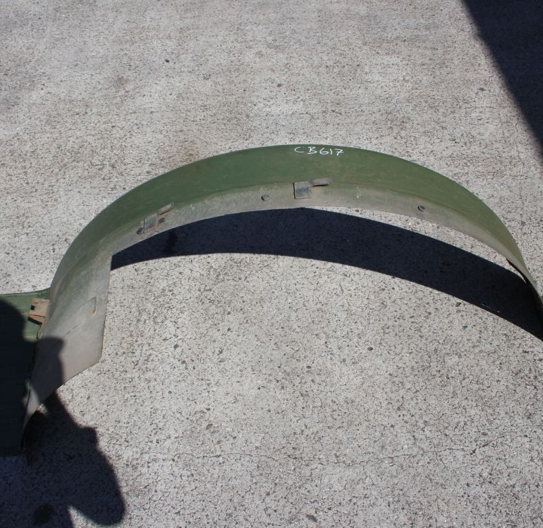 U1300L, 1500, 1700 FRONT N/S MUDGUARD