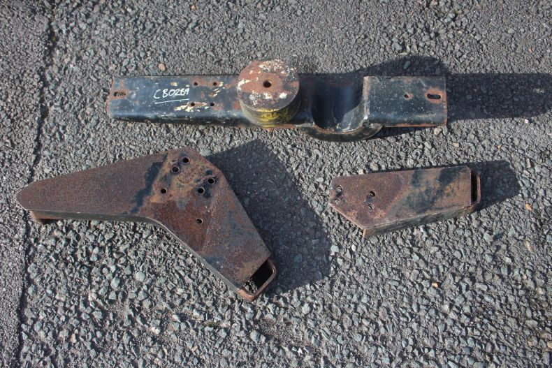 USED SBU DOKA REAR CAB MOUNTING & CHASSIS BRACKETS