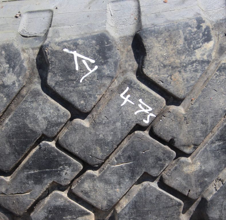 X4 USED 10.00R20 CONTINENTAL TYRES & 20" RIMS