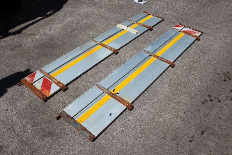 PAIR USED SIDES SWB U400