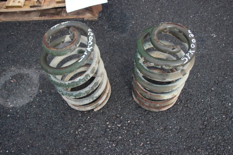 PAIR OF USED FRONT SPRINGS U1300L & U1550L