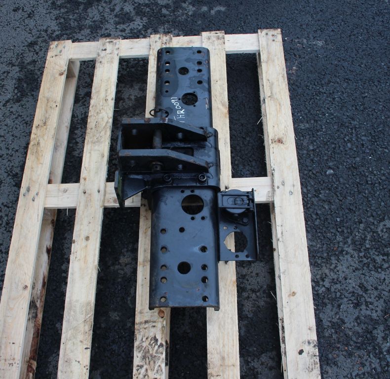 REAR CHASSIS MEMBER & TOP LINK BRACKET